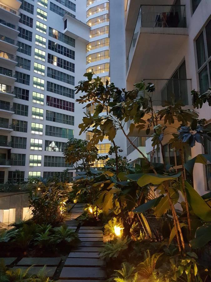 Starsbed Klcc Skyview Roof Pool Hostel Куала-Лумпур Екстер'єр фото